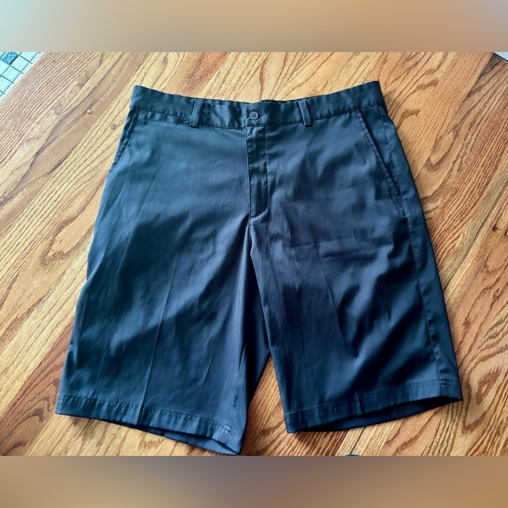 Nike Dri-Fit Golf Performance Black Flat Front Shorts - size 34